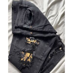 JUDY BLUE - Distressed Skinny Jeans w/Leopard Patches 7 Raw Hem - 14W Denim